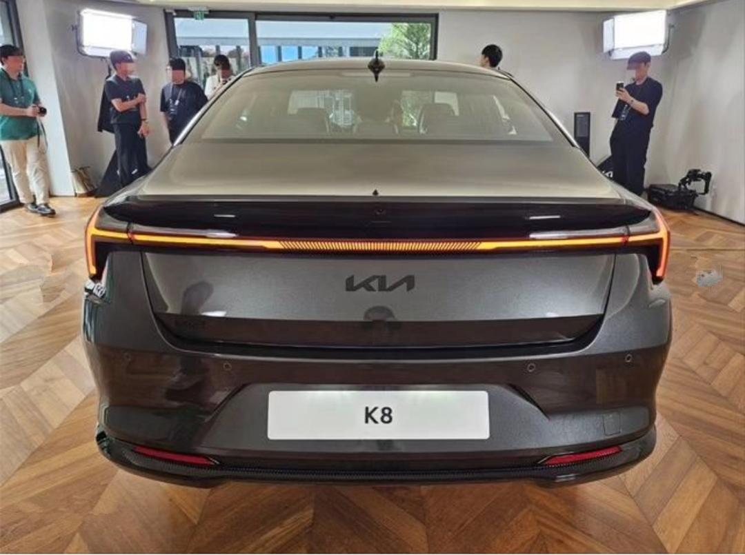 新款起亞K8實(shí)車曝光,采用了新設(shè)計(jì)語言