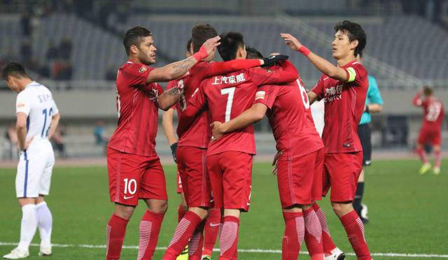 伊萬急招的三位新國腳已就位!首次共同亮相國足冬訓,引發關注