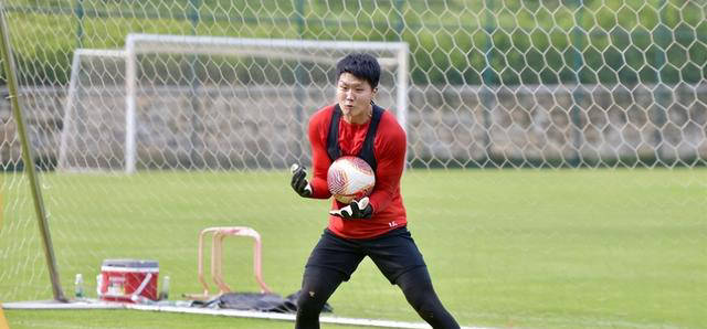 伊萬急招的三位新國腳已就位!首次共同亮相國足冬訓,引發關注