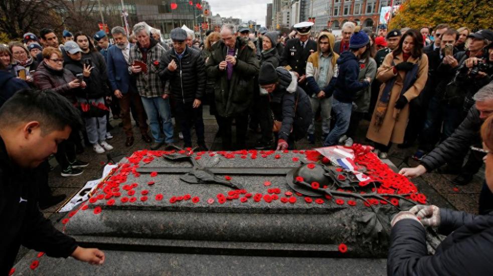 虞美人花在廢墟上綻放:加拿大的戰爭紀念