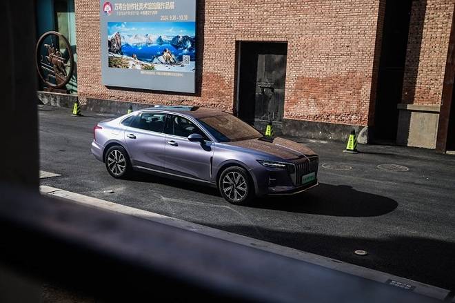 國民車紅旗H5 PHEV 國車級(jí)超規(guī)格全維安