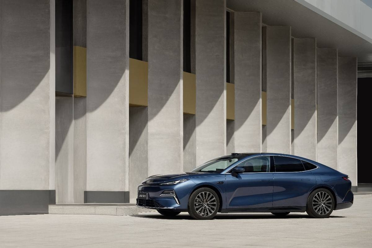 吉利銀河星耀8預售開啟:中國豪華電混轎車的“破局者”來了!